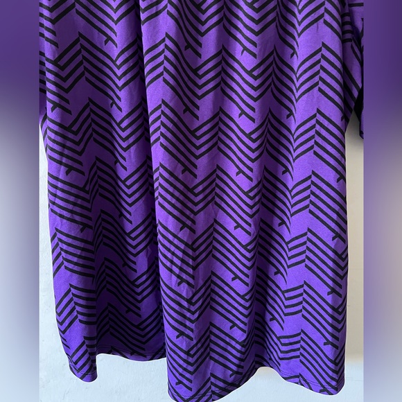 Beautiful purple blouse. Black and purple design. - Picture 6 of 7